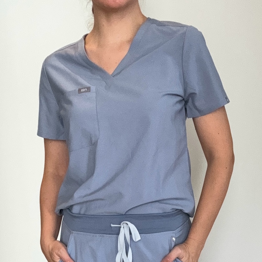 FIGS scrub top in Blue Space Dye - S